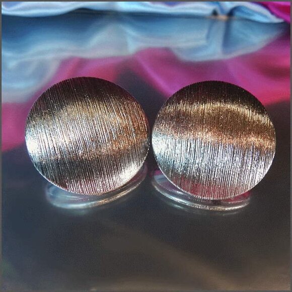 1950s CORO Pegasus Big Etched Silver Button Clip Earrings 17065 - Picture 1 of 6